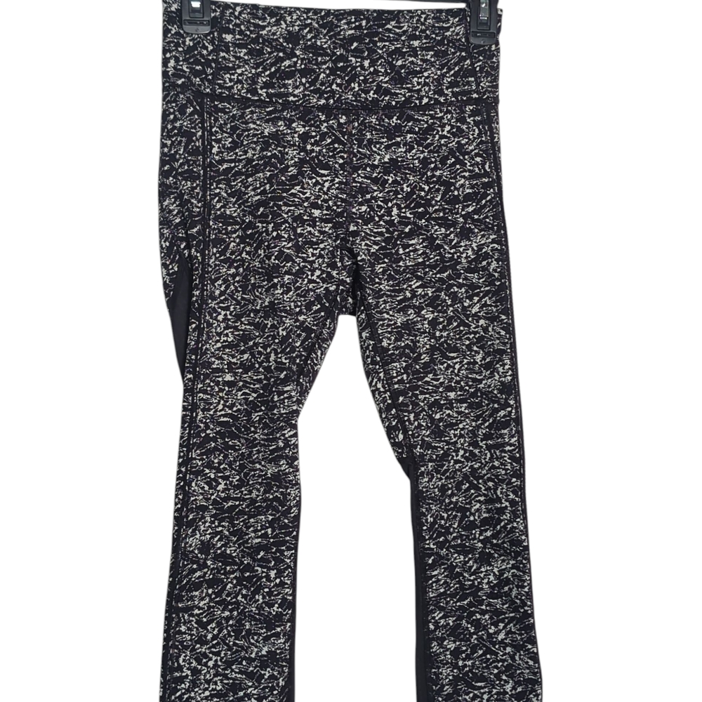 lululemon Sz 6 Deep Breath Crop 21" leggings in the Iced Wave White Black color